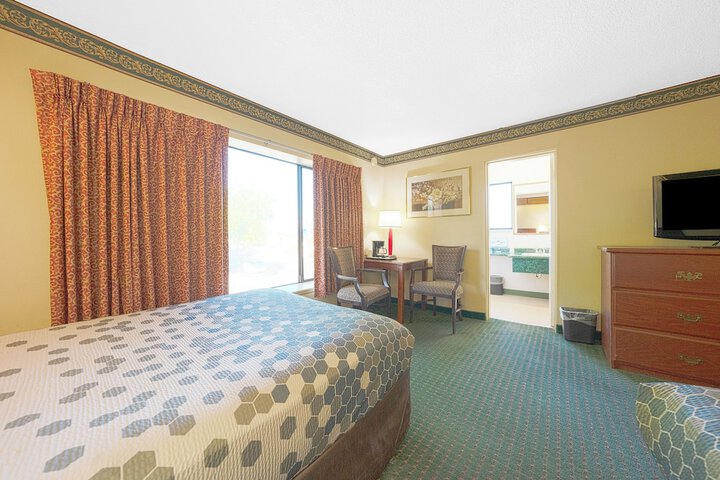 Room 32 of 40
