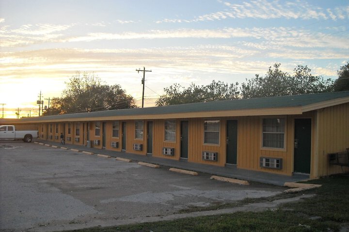 Tropicana Motel