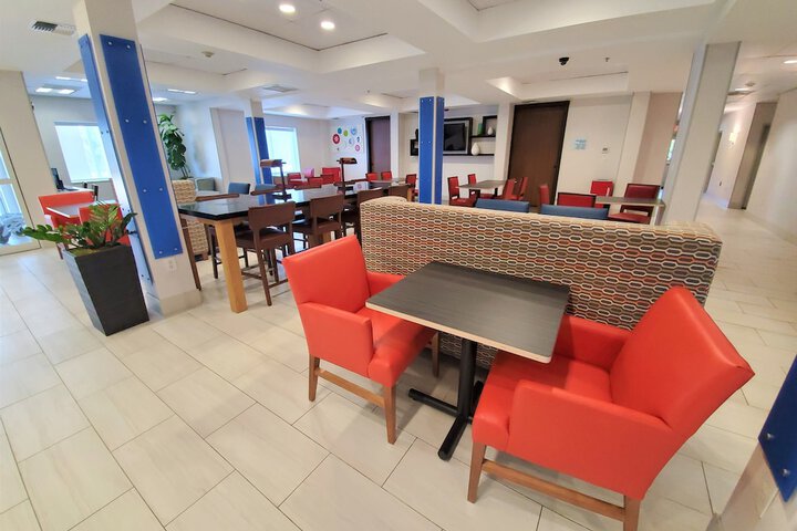 Holiday Inn Express & Suites Seattle North - Lynnwood by IHG