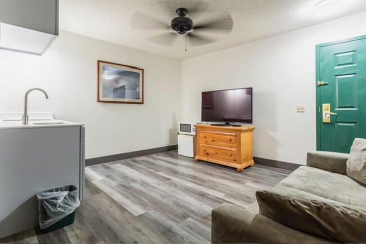 Lancaster Inn and Suites