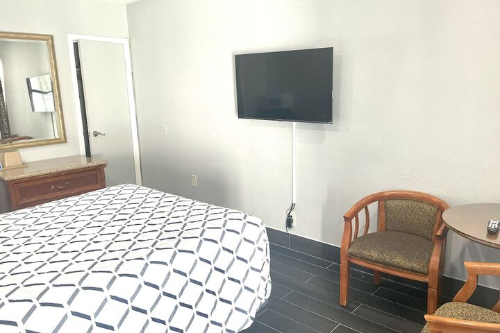 Room 11 of 17