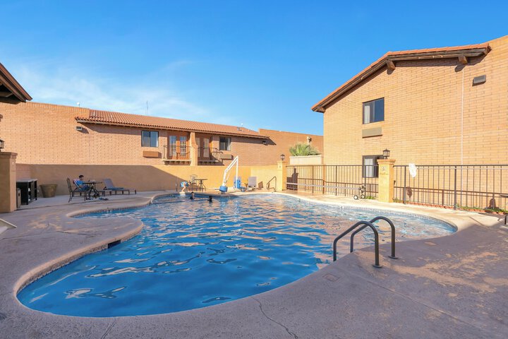 Pool 32 of 120