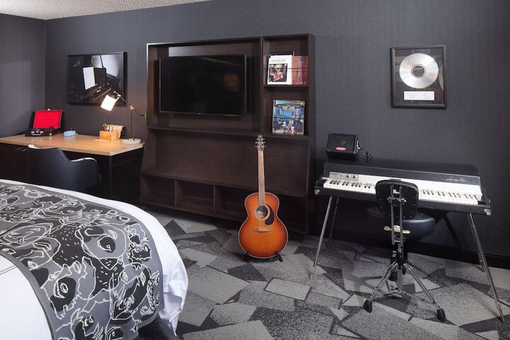 Room 30 of 74