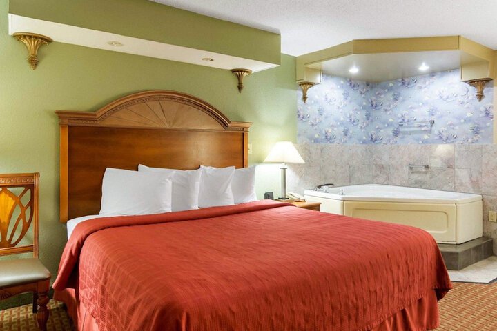 Room 10 of 30