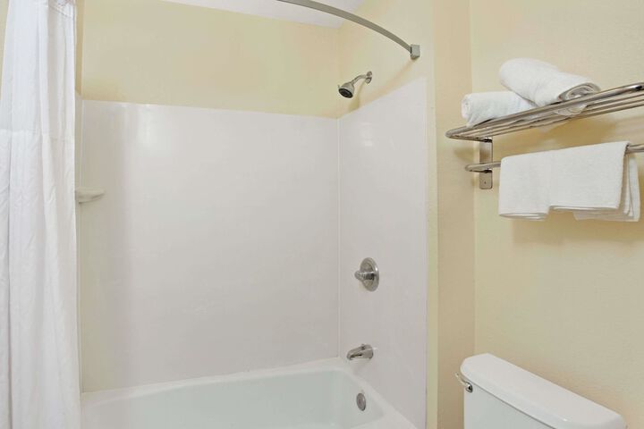 Room 8 of 32