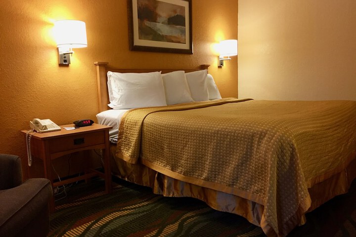 Room 9 of 22