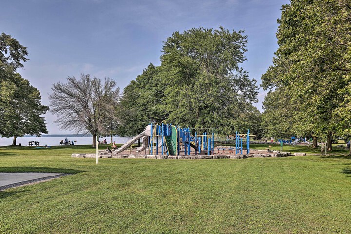 Serene Lodi Escape w / Deck: Boat Hike & Sip!