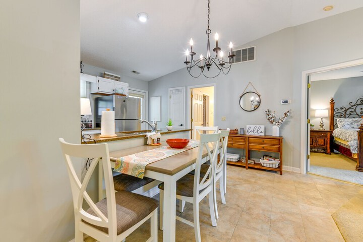 Bright Franklin Villa: Fireplace Golf Course View