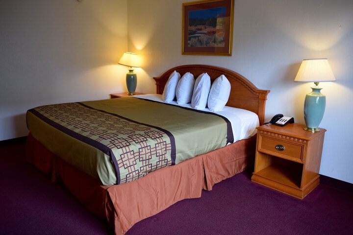 Room 8 of 33
