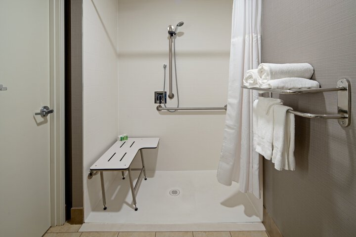 Room 15 of 28