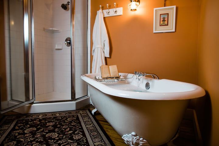 The Mast Farm Inn