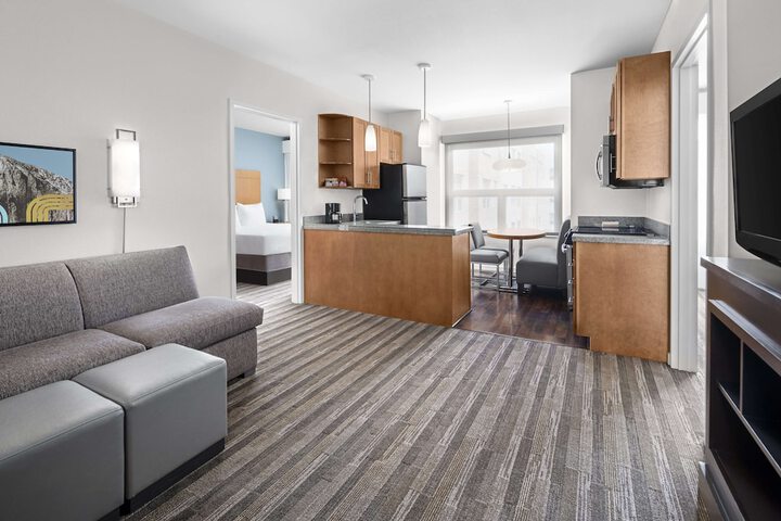 Room 32 of 43