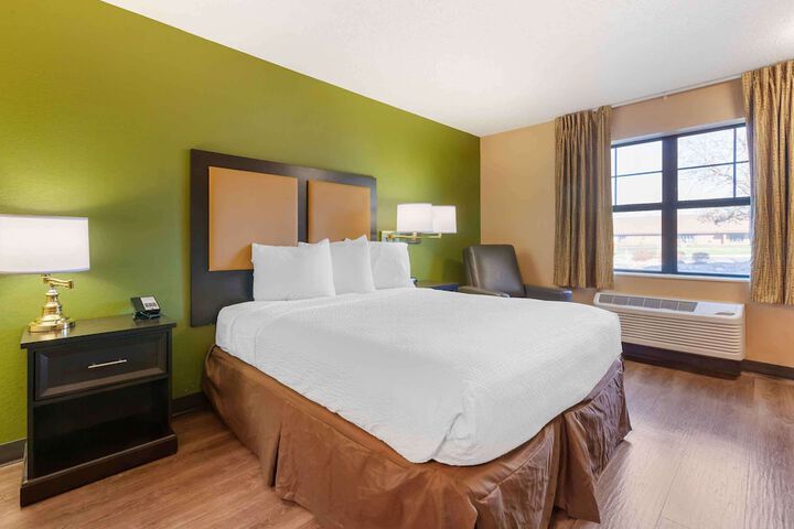 Room 12 of 28