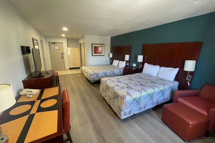 Room 34 of 39