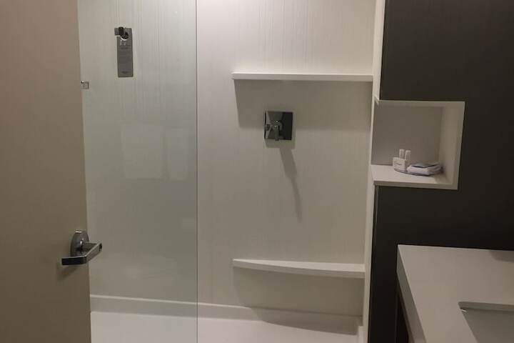 Room 18 of 37