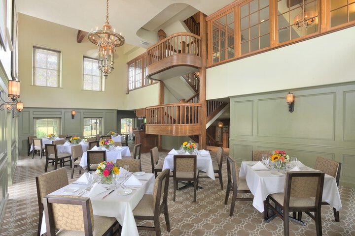 Dining 16 of 20