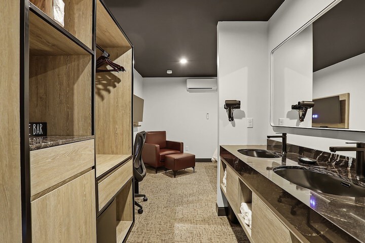 Room 14 of 35