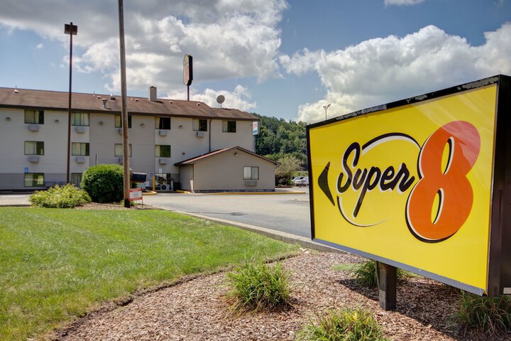 Super 8 by Wyndham Zanesville