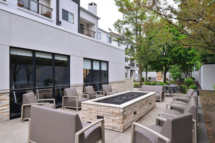 Courtyard by Marriott Detroit Utica
