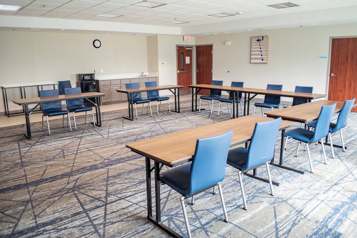 Holiday Inn Express and Suites Mason City by IHG