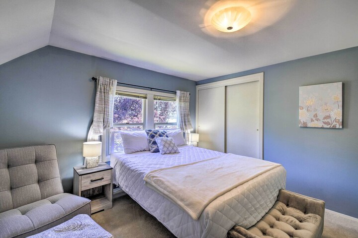 Direct Beach Access: Getaway on Port Orchard!
