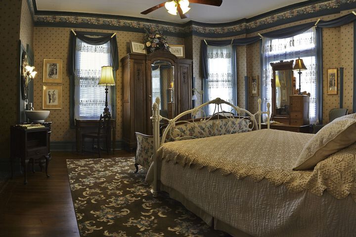 Room 28 of 52