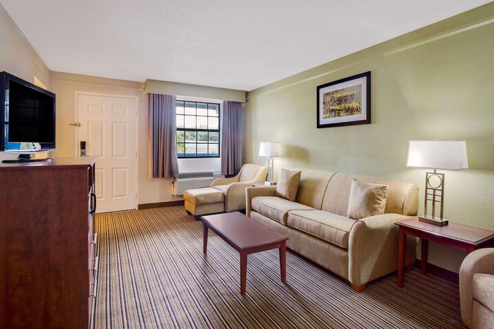 Room 11 of 15
