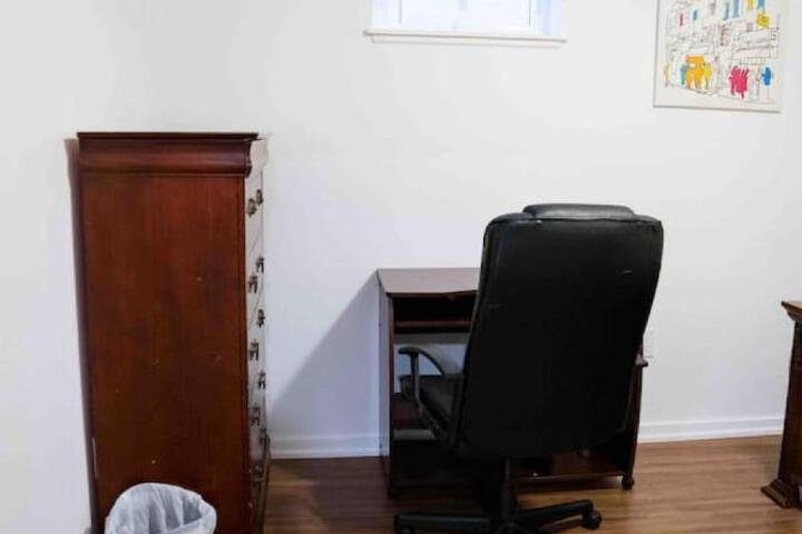 Adorable 3 Bedroom Apartment with Free Parking
