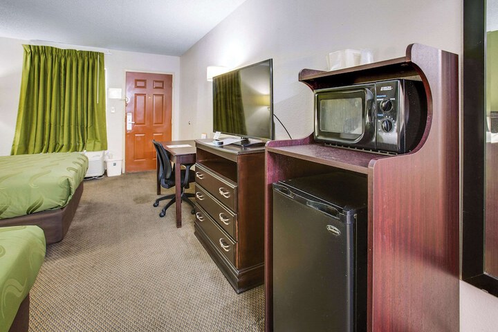 Room 17 of 28