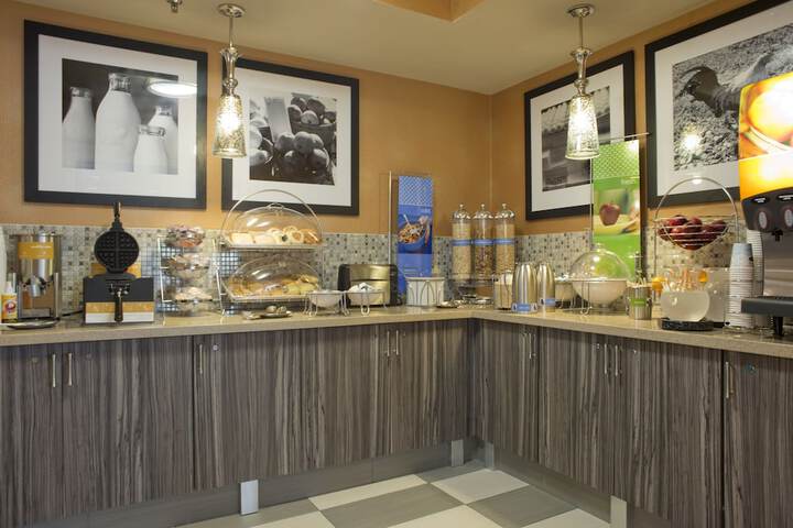 Breakfast/Coffee Service 26 of 28