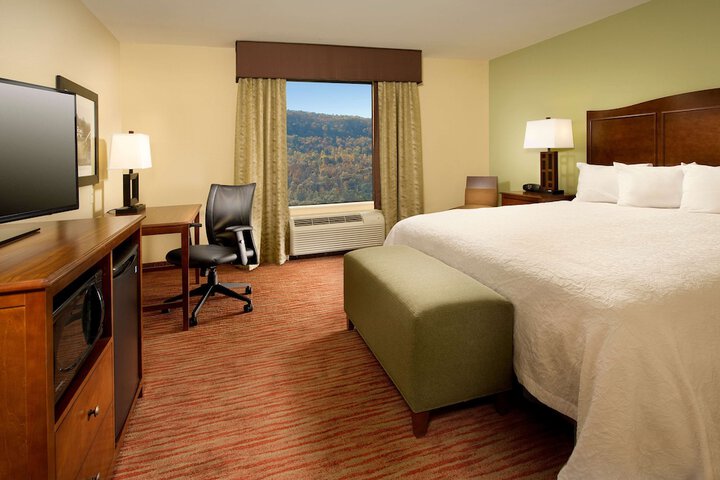 Room 10 of 26