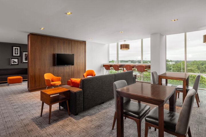 Lounge 55 of 60