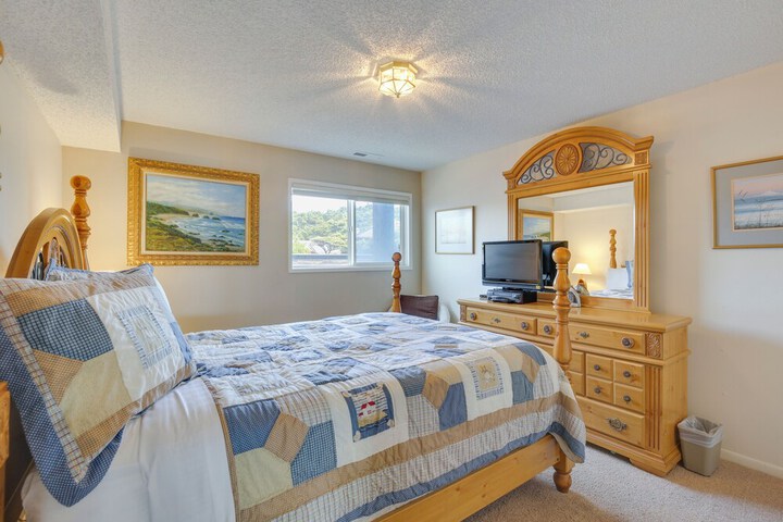 Lincoln City Oceanfront Condo Near Lincoln Beach!