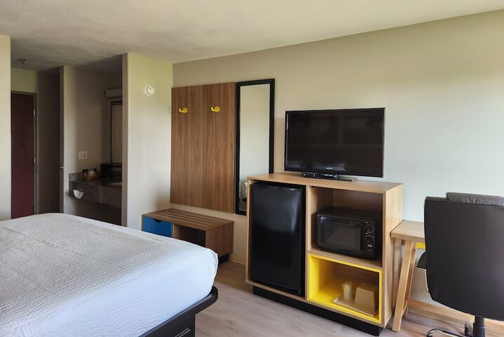 Room 17 of 19