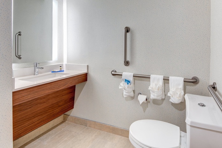 Holiday Inn Express Hotel & Suites West Long Branch by IHG