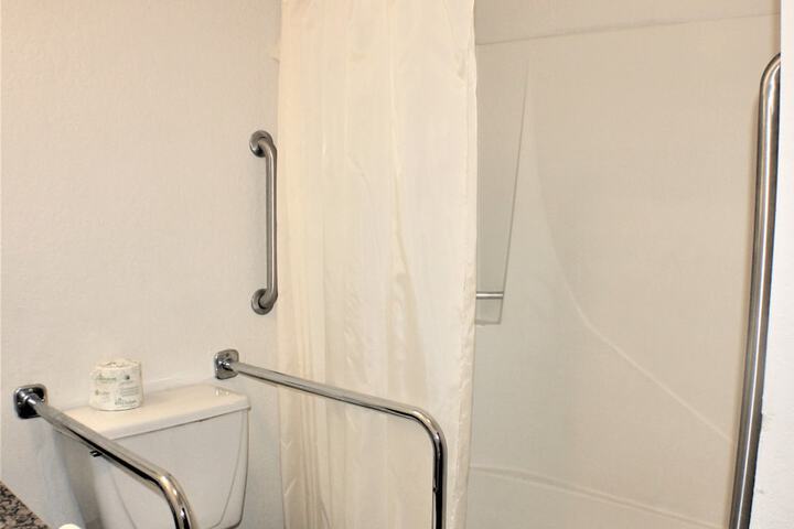 Room 12 of 27