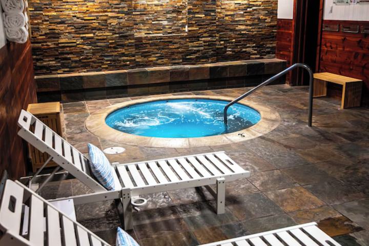 The Mammoth Creek Inn