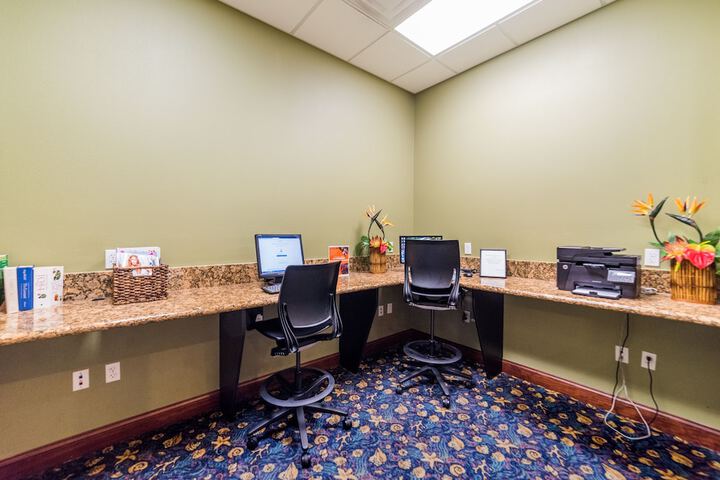 Business Center 21 of 23