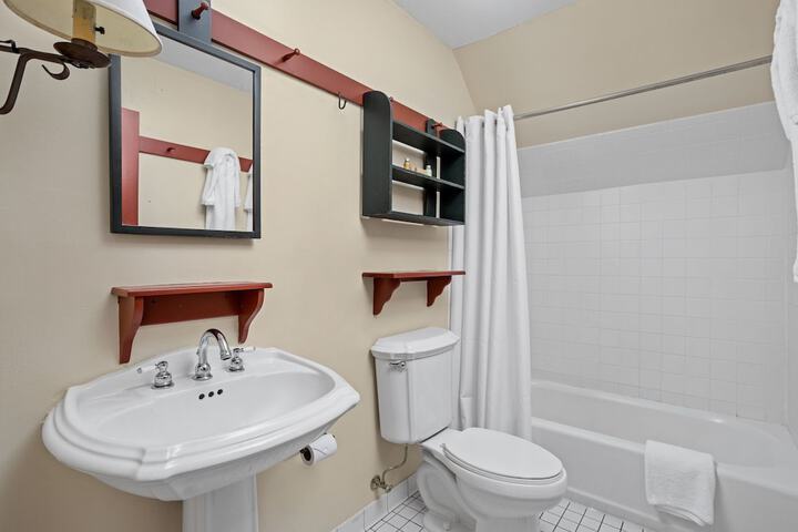 Artists Colony Inn