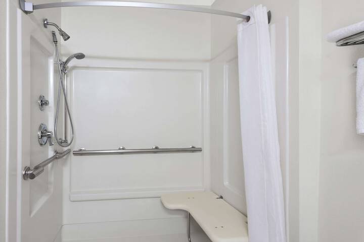 Room 10 of 14