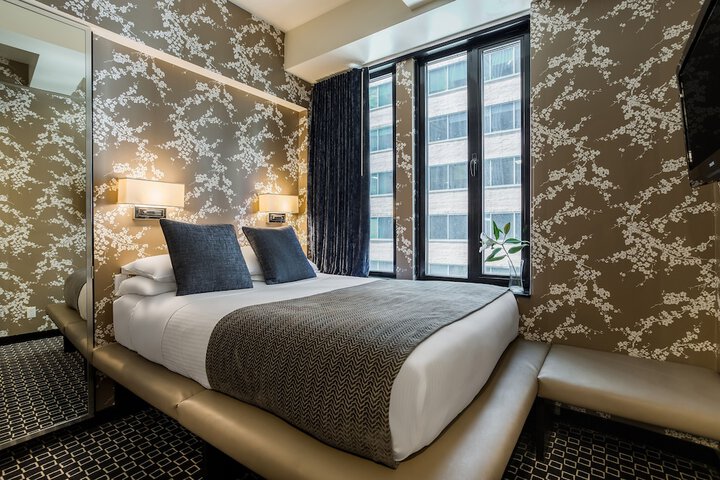 Room 27 of 42