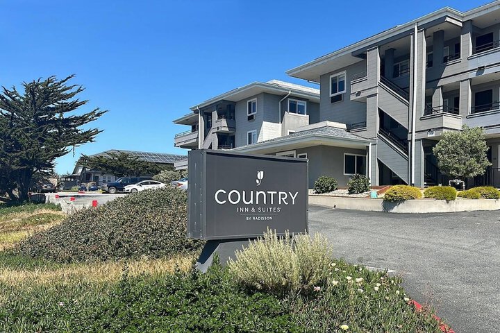 Country Inn & Suites by Radisson Monterey Beachfront-Marina, CA
