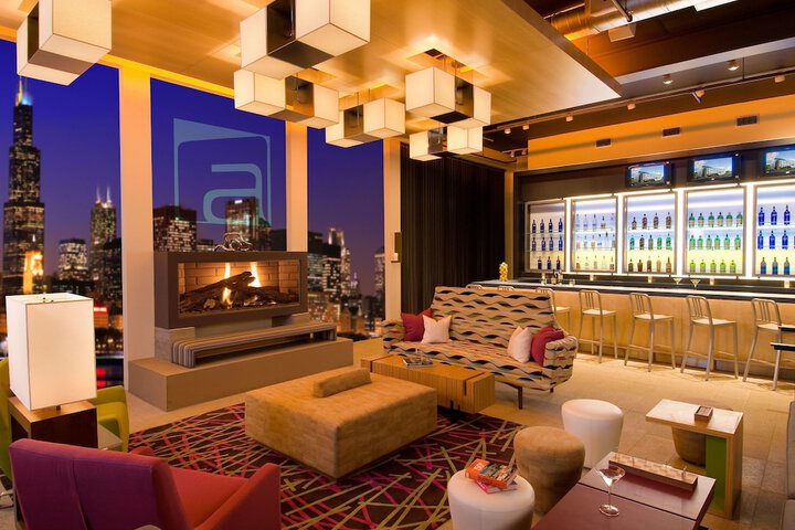 Lounge 44 of 50