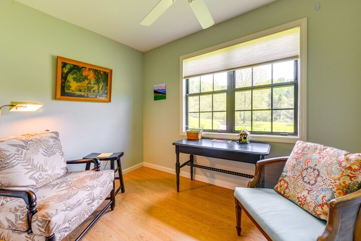 Bright Franklin Villa: Fireplace Golf Course View