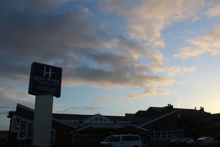 Hallmark Resort - Newport