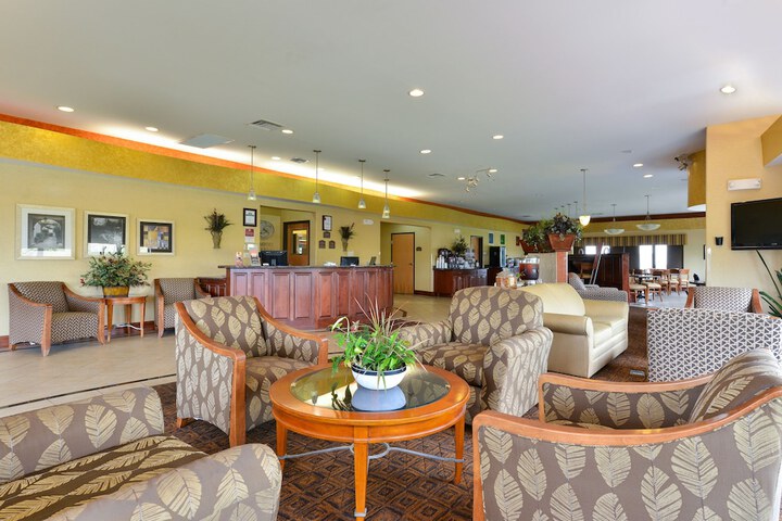 Comfort Suites Salina South
