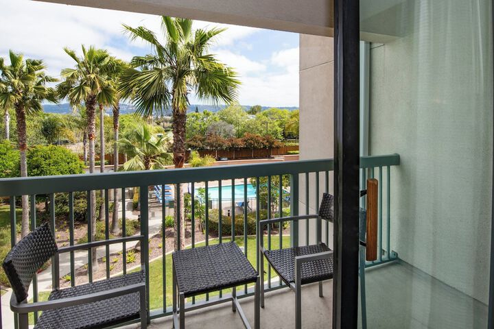 Courtyard by Marriott Oakland Airport