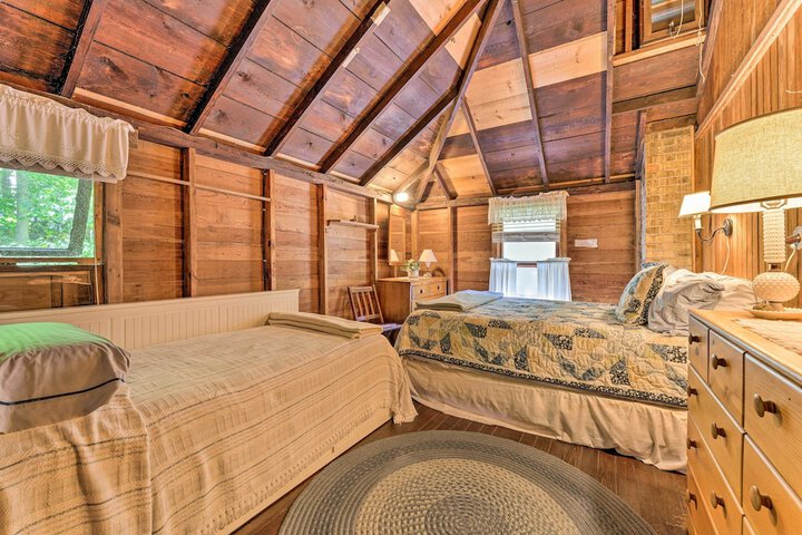 Douglas whispering Winds Cottage w / Beach!