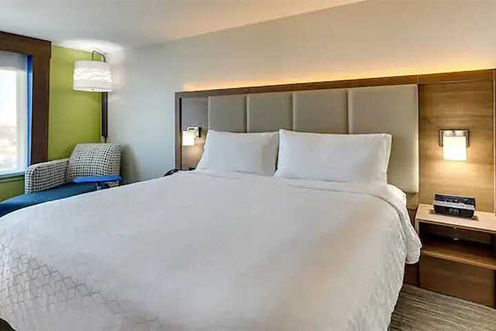 Room 16 of 32