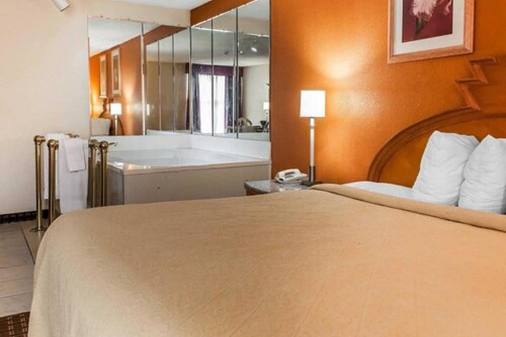 Room 16 of 28